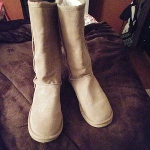 Tan faux sherpa boots